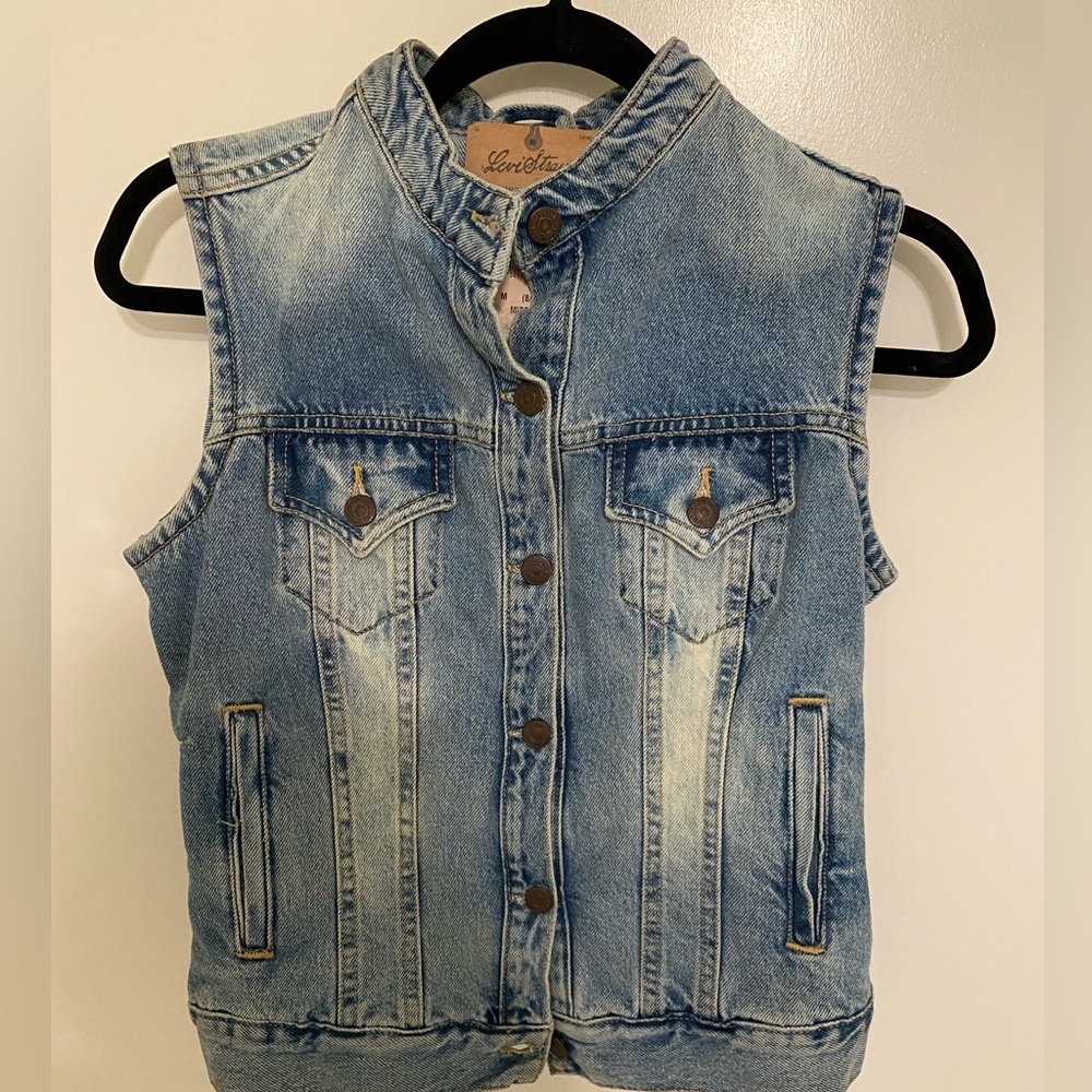 Levi’s women’s brand new denim vest(with tag)